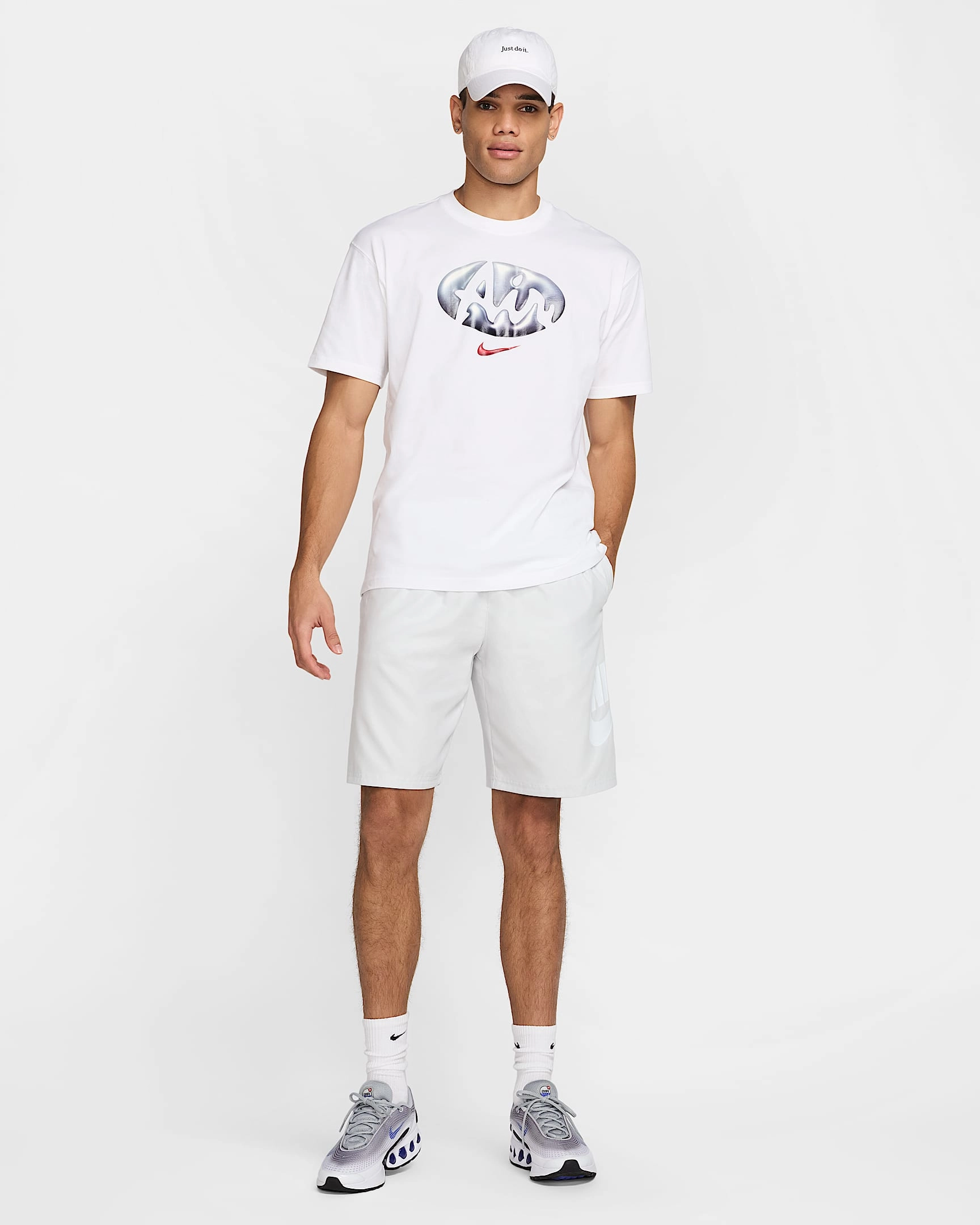 Nike Sportswear Max90 – Miesten T-paita: Klassikko uudella twistillä, tyyliä ja mukavuutta joka päivä!