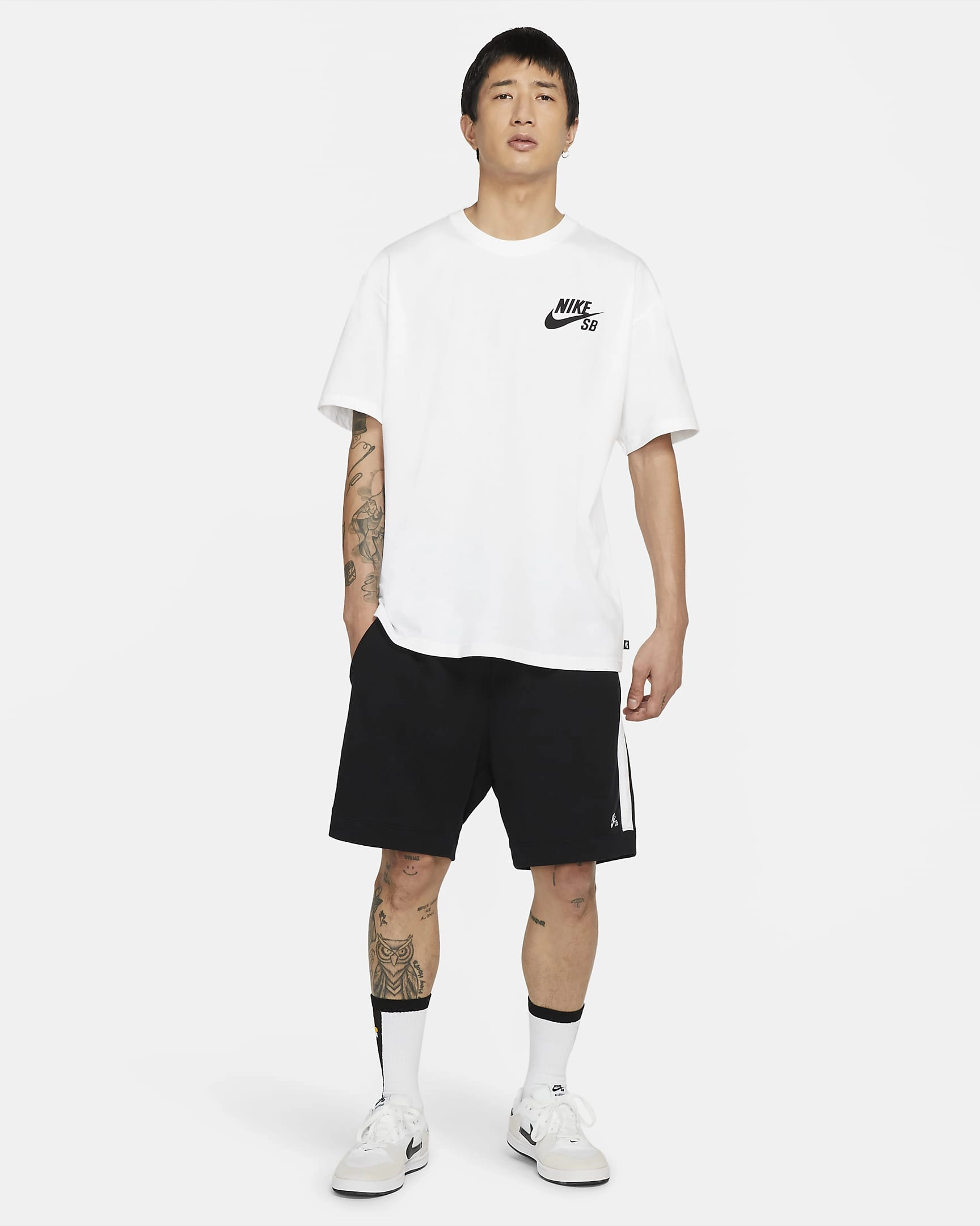 Nike SB Logo Skate T-paita Tyylikäs katumuoti suoraan Amerikasta rullalautailijalle klassikko vaate omaksi tai lahjaksi